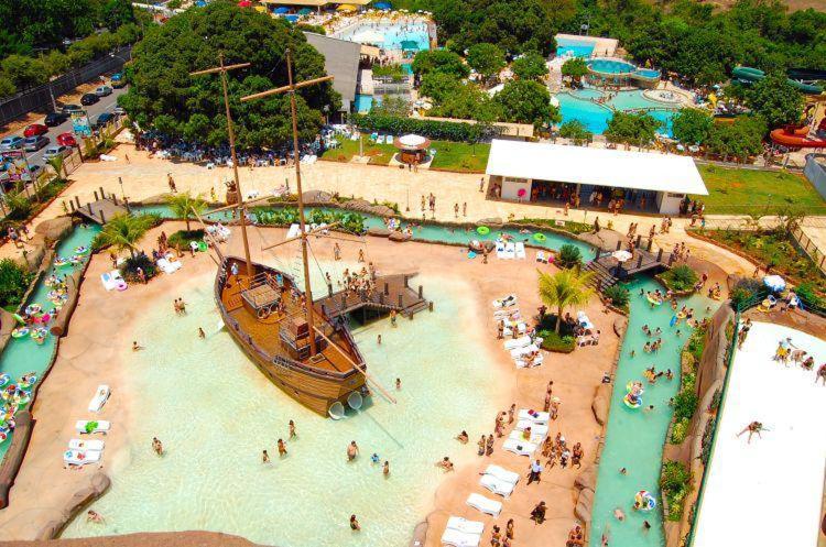 Spazzio Diroma Com Acesso Ao Acqua Park - Temporada Cn Adriele Caldas Novas Eksteriør bilde